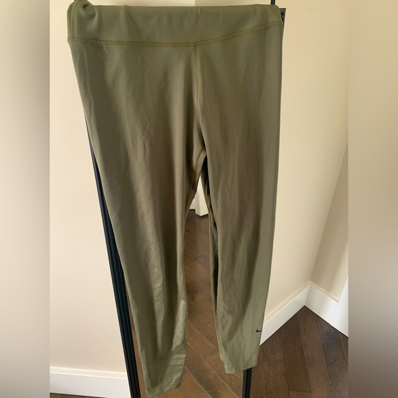 Olive green Nike high waisted leggings in a size small - Picture 1 of 5